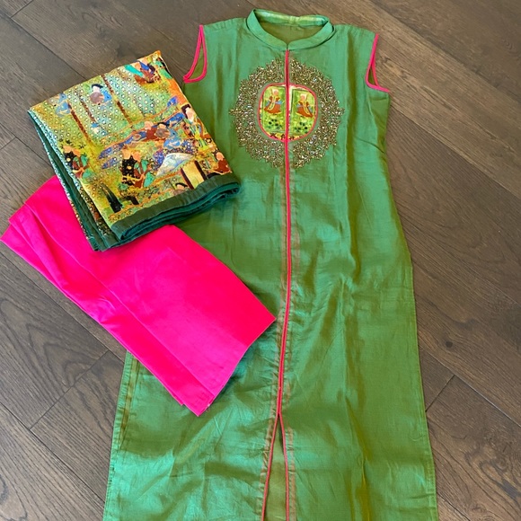 Indian dress. - Picture 1 of 8